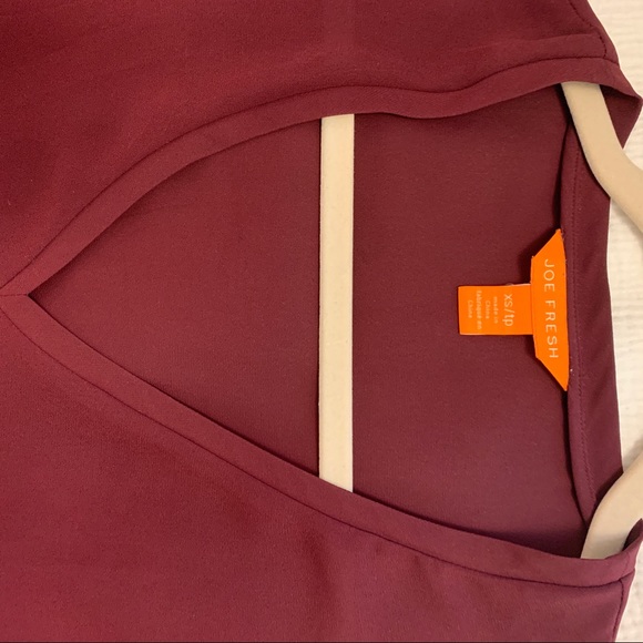 Long burgundy tunic blouse. - Picture 3 of 3